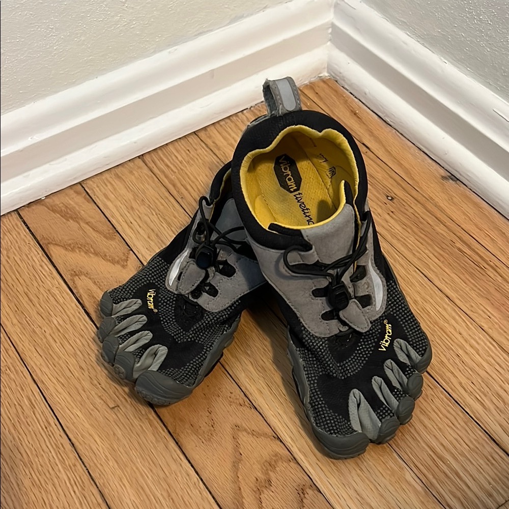 Vibram Black and Gray Water Shoes with Adjustable Straps and Closed Toe Design